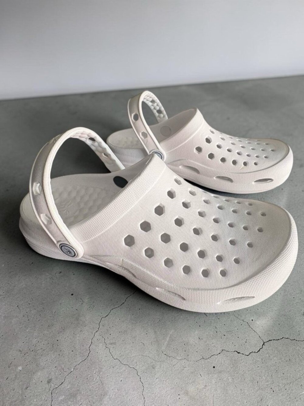 Joybees White Clog Sandals Womens Size 7 Lightweight Slip On Garden Shoes